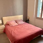 Centre * كورتي